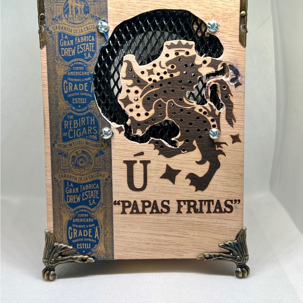 Cigarbox Bluetooth speaker. One of a kind. Liga Privida box.